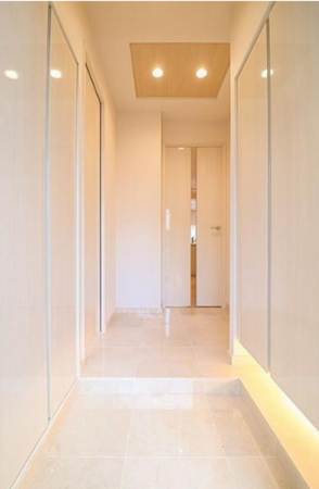 板橋区本町、中古マンションの玄関画像です