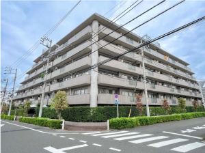 板橋区小茂根、中古マンションの外観画像です