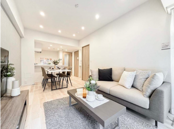 板橋区小茂根、中古マンションの居間画像です