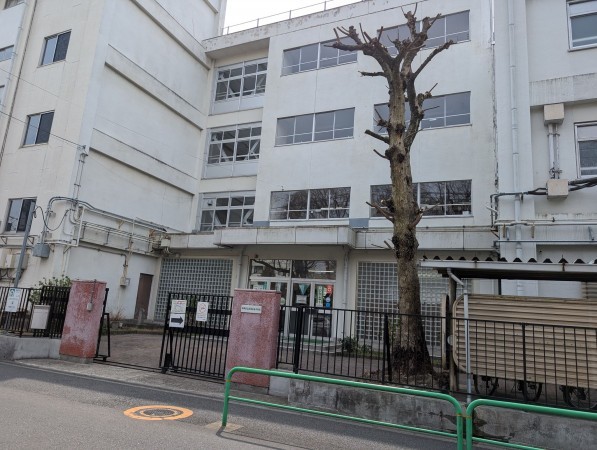 板橋区板橋、中古マンションの中学校画像です