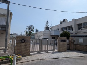 板橋区加賀、中古マンションの小学校画像です