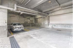 板橋区板橋、収益物件/店舗付住宅の駐車場画像です