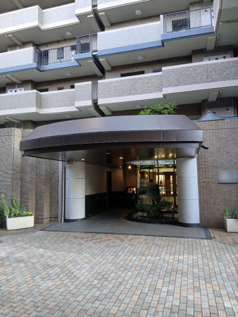 板橋区加賀、中古マンションのエントランス画像です