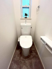 板橋区東新町、中古一戸建てのトイレ画像です
