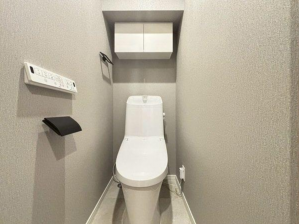 板橋区氷川町、中古マンションのトイレ画像です