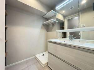 板橋区氷川町、中古マンションの洗面画像です