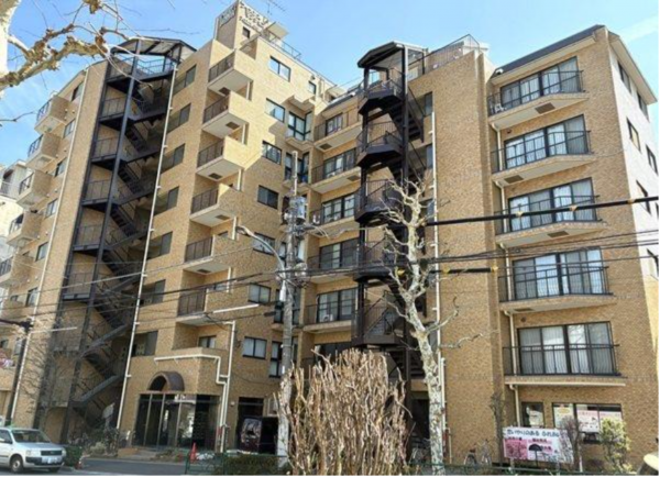 板橋区氷川町、中古マンションの外観画像です