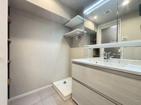 板橋区氷川町、中古マンションの洗面画像です