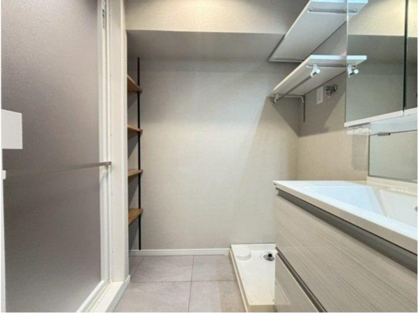 板橋区氷川町、中古マンションの洗面画像です