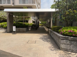 板橋区加賀、中古マンションの玄関画像です