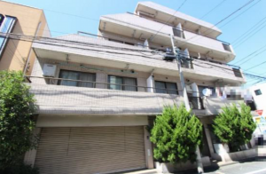 板橋区熊野町、収益物件/店舗付住宅の外観画像です