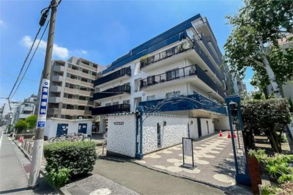 板橋区熊野町、中古マンションの外観画像です