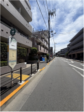 板橋区赤塚、中古マンションの前面道路を含む現地写真画像です