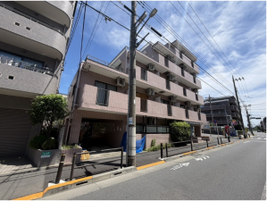 板橋区赤塚、中古マンションの前面道路を含む現地写真画像です