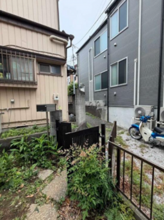 板橋区徳丸、中古一戸建ての前面道路を含む現地写真画像です
