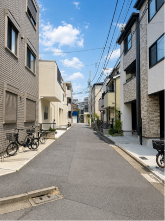 板橋区双葉町、収益物件/アパートの前面道路を含む現地写真画像です