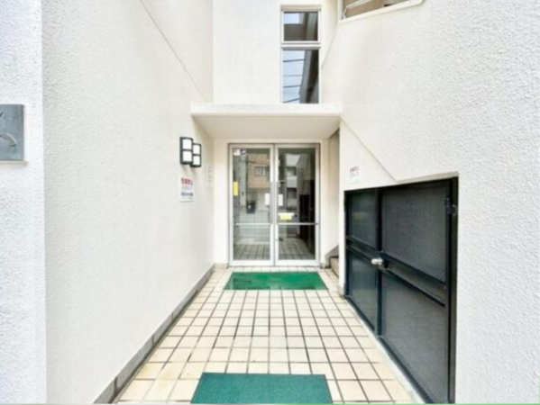 板橋区氷川町、中古マンションのエントランス画像です