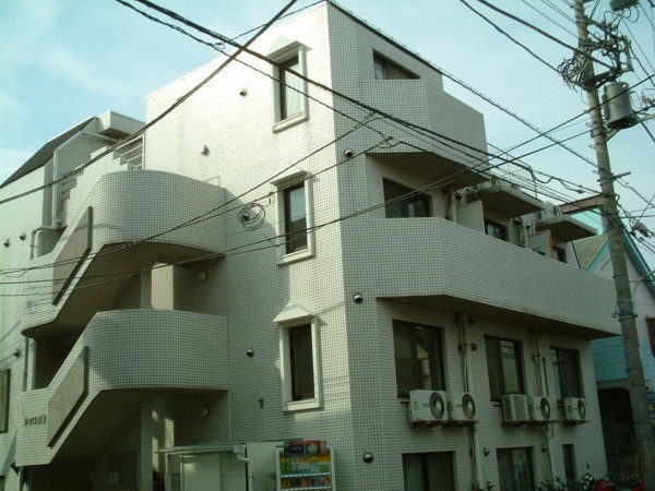 板橋区赤塚、中古マンションの外観画像です