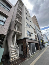 板橋区大谷口北町、中古マンションの外観画像です