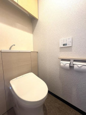 板橋区中丸町、中古マンションのトイレ画像です