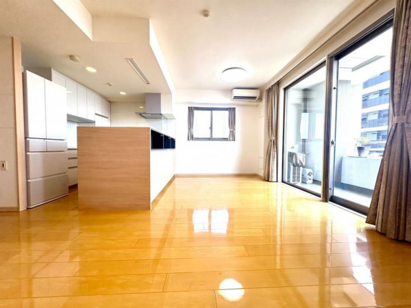 板橋区中丸町、中古マンションの居間画像です
