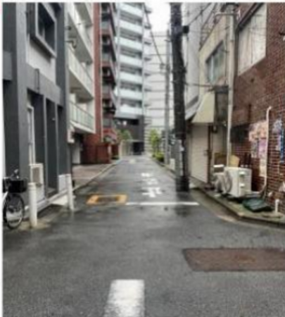 板橋区板橋、収益物件/アパートの前面道路を含む現地写真画像です