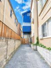 板橋区大山西町、中古一戸建ての前面道路を含む現地写真画像です