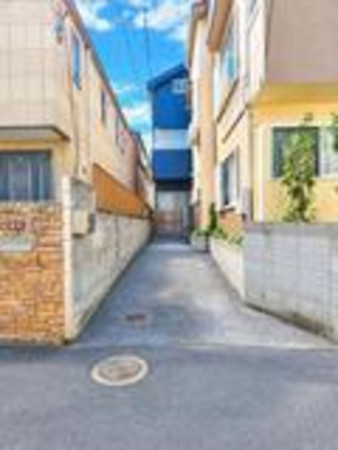 板橋区大山西町、中古一戸建ての前面道路を含む現地写真画像です
