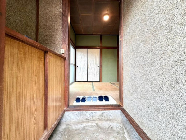 板橋区成増、中古一戸建ての玄関画像です