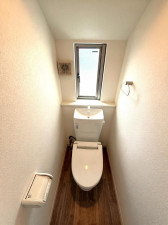 板橋区赤塚、中古一戸建てのトイレ画像です