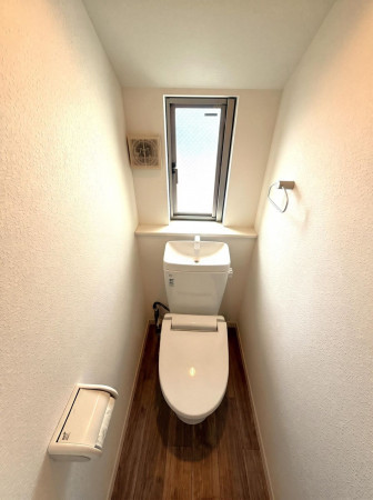 板橋区赤塚、中古一戸建てのトイレ画像です