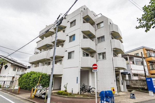 板橋区板橋、中古マンションの外観画像です