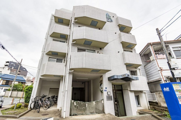 板橋区板橋、中古マンションの外観画像です
