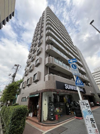 板橋区熊野町、中古マンションの外観画像です