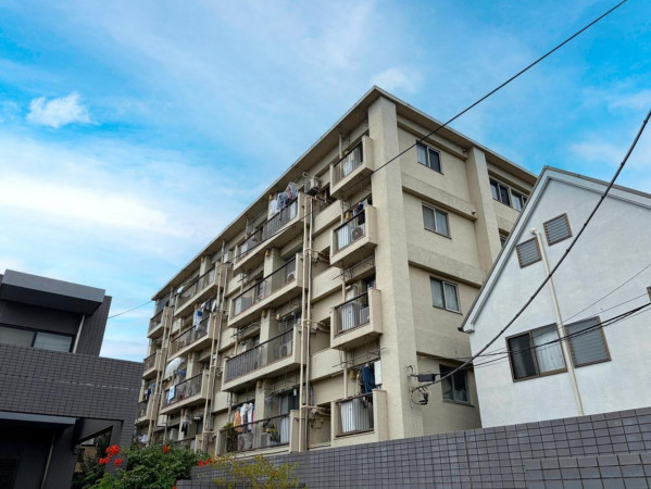 板橋区東山町、中古マンションの外観画像です