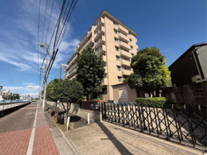 板橋区大谷口北町、中古マンションの外観画像です