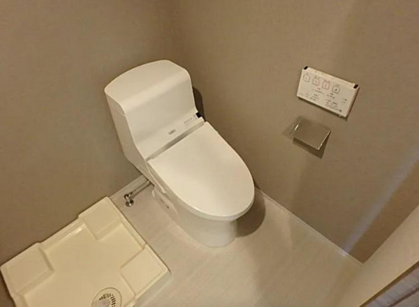 板橋区氷川町、中古マンションのトイレ画像です