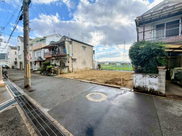 枚方市野村元町、土地の前面道路を含む現地写真画像です