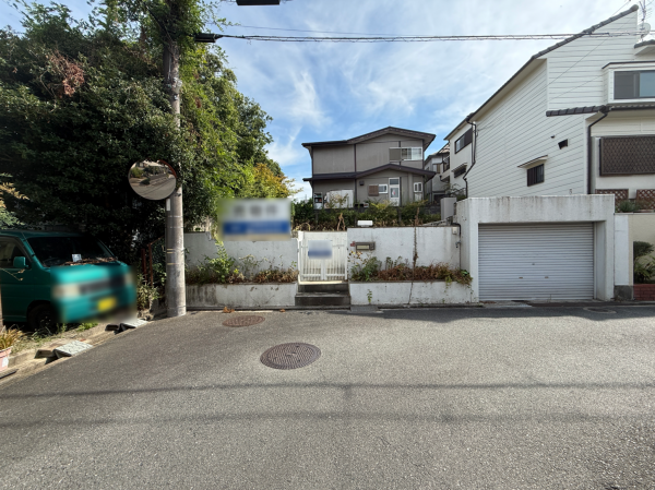 枚方市津田東町、土地の前面道路を含む現地写真画像です