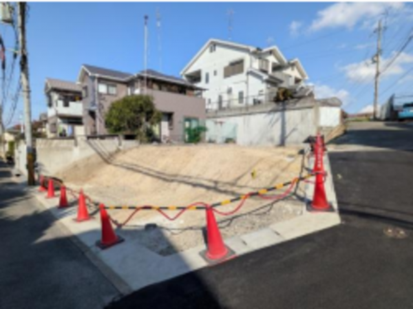 京田辺市大住、土地の前面道路を含む現地写真画像です