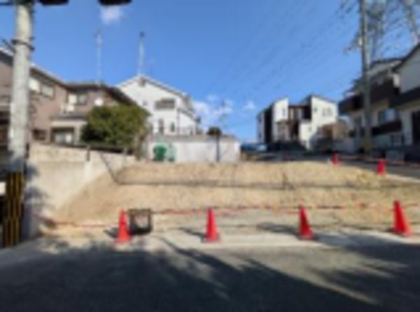 京田辺市大住、土地の前面道路を含む現地写真画像です