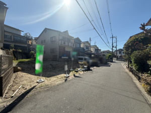 枚方市杉山手、土地の前面道路を含む現地写真画像です