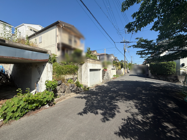 枚方市杉山手、土地の前面道路を含む現地写真画像です