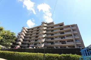 枚方市長尾谷町、中古マンションの外観画像です