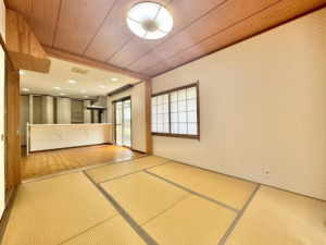 京田辺市大住、中古一戸建ての居間画像です