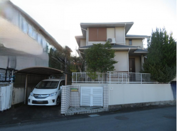 京田辺市花住坂、中古一戸建ての外観画像です