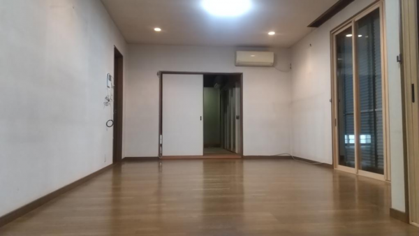 京田辺市花住坂、中古一戸建ての居間画像です