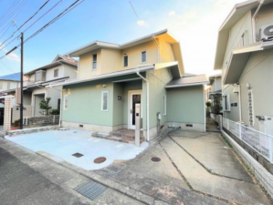 京田辺市花住坂、中古一戸建ての外観画像です