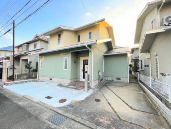京田辺市花住坂、中古一戸建ての外観画像です