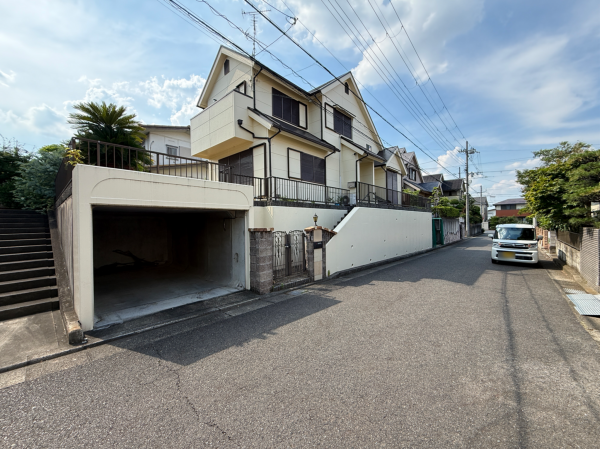 京田辺市花住坂、中古一戸建ての外観画像です